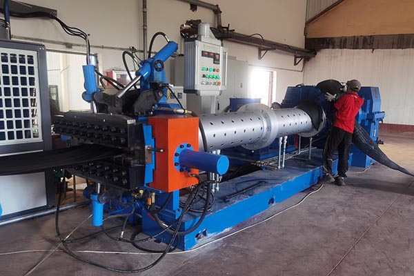 The plastic extruder used permanent magnet synchronous motors